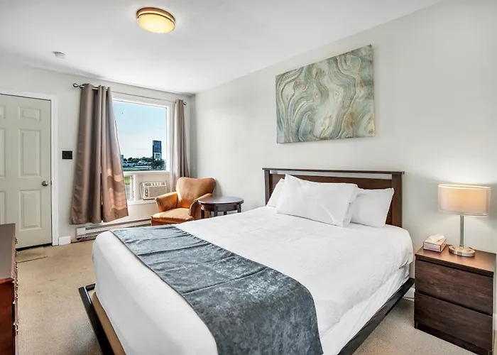 Standard Queen Room